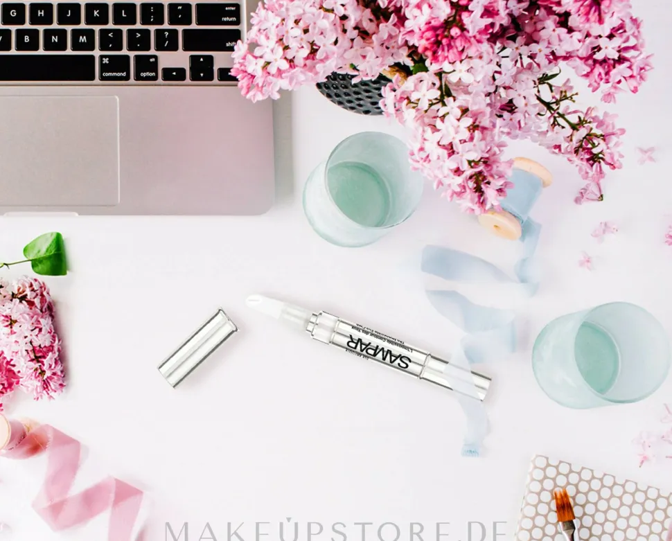Aufhellende und feuchtigkeitsspendende Anti-Aging Augencreme
