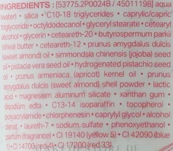 Peelingcreme mit Pistazie und süßem Mandelextrakt