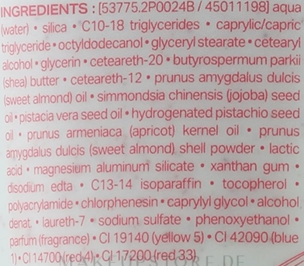 Peelingcreme mit Pistazie und süßem Mandelextrakt