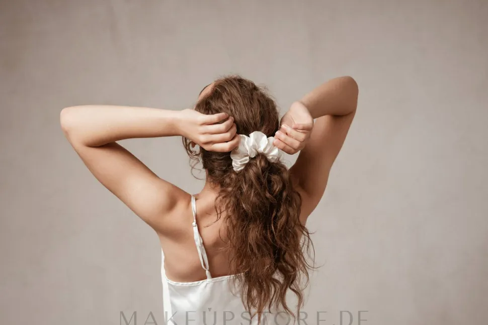 Scrunchie-Haargummi aus Naturseide milchweiß Largy