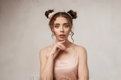 Scrunchie-Haargummi aus Naturseide in Puderfarbe Midi