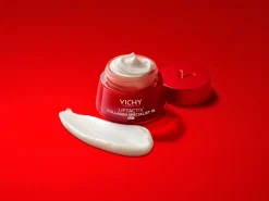 Straffende Anti-Aging Tagescreme für das Gesicht mit Biopeptide, Vitamin C und vulkanischem Wasser