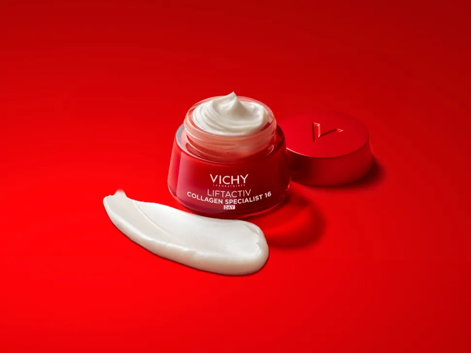 Straffende Anti-Aging Tagescreme für das Gesicht mit Biopeptide, Vitamin C und vulkanischem Wasser
